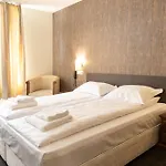 Domenic Free Parking 4*