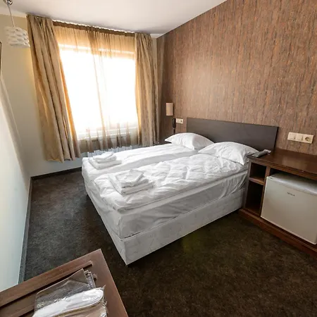 Domenic Free Parking Hotel