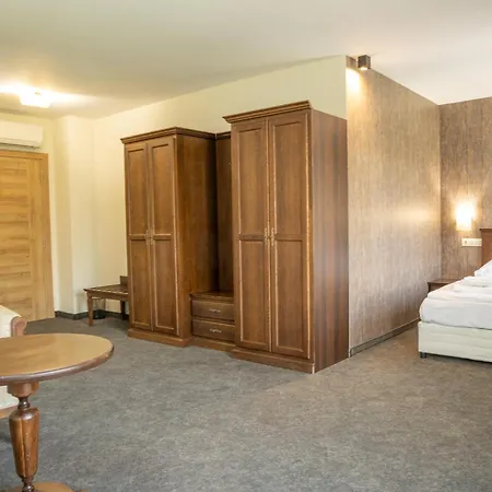 Hotel Domenic Free Parking 4*