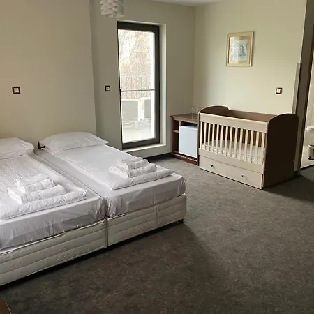 Domenic Free Parking 4*