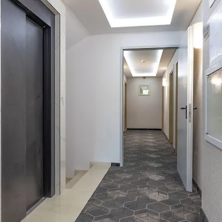 Domenic Free Parking 4*