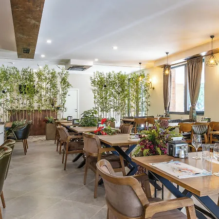 Domenic Free Parking Hotel