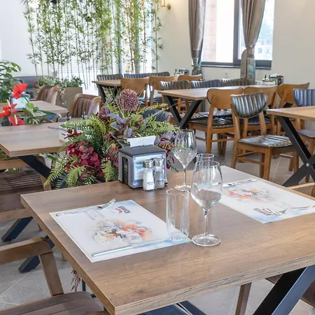 Hotel Domenic Free Parking 4*