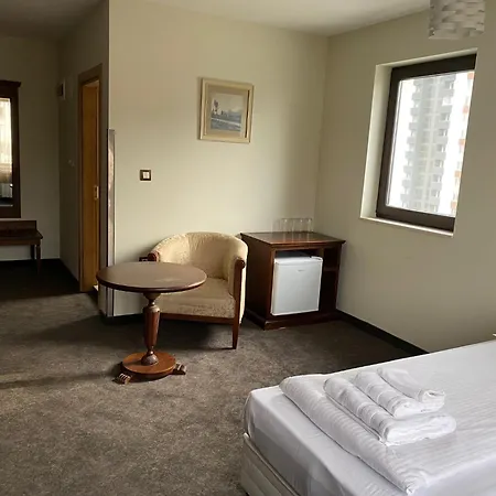 Domenic Free Parking Hotel