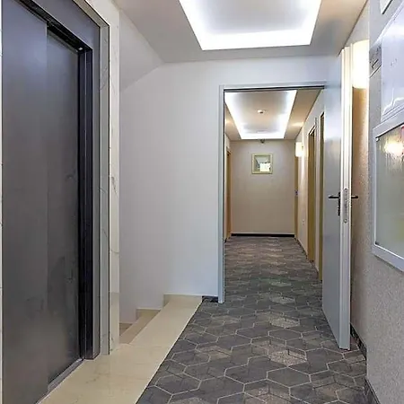 Domenic Free Parking Hotel