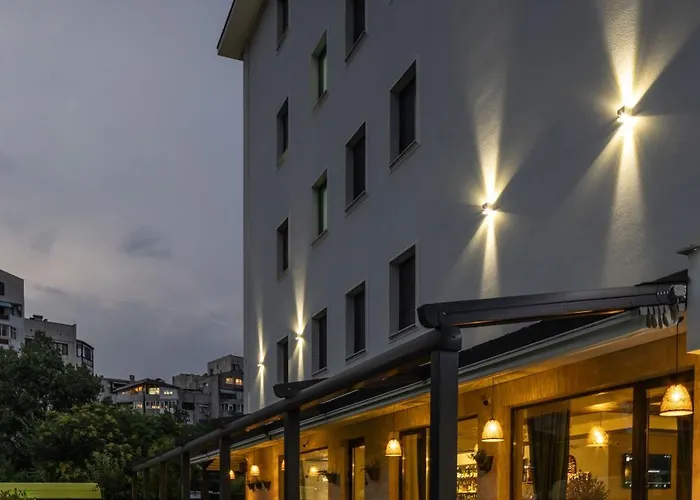 Domenic Free Parking 4* プロヴディフ