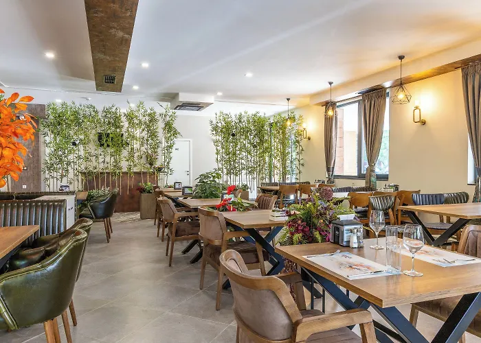 Domenic Free Parking ホテル